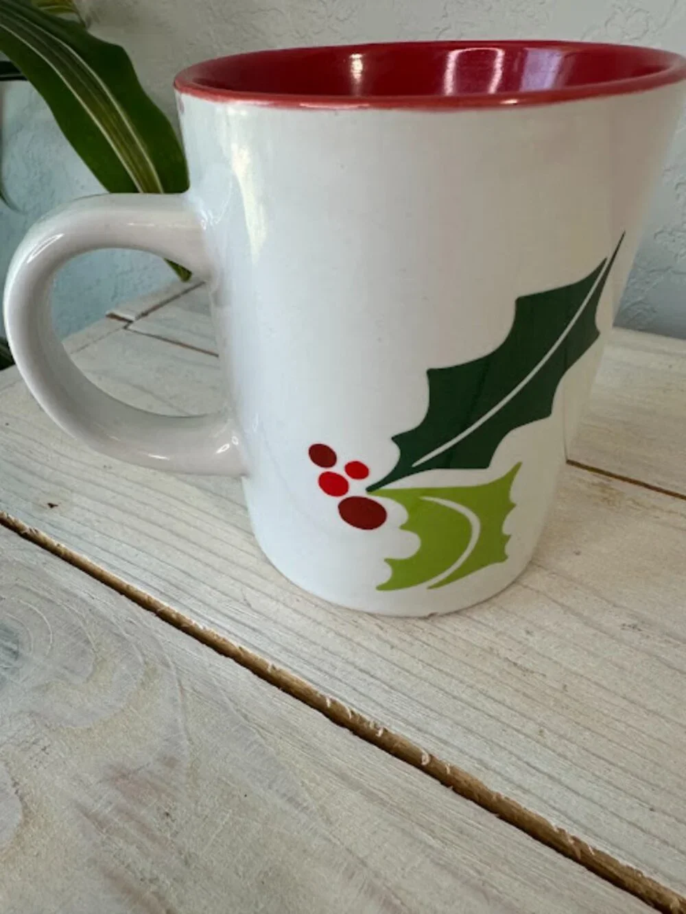 Starbucks 9 oz 2011 Holiday Christmas Holly Cup